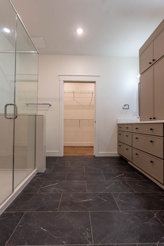 Building Photo - New Construction 4bd/3ba Townhouse