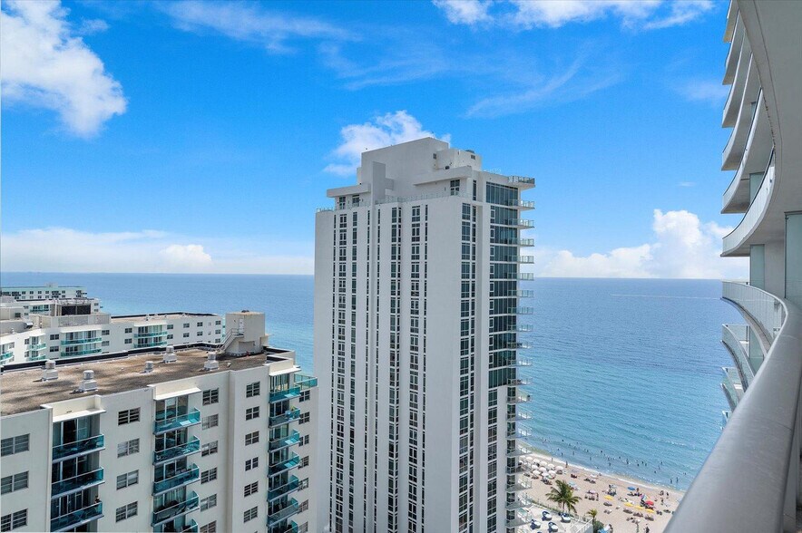 Building Photo - 4011 S Ocean Dr