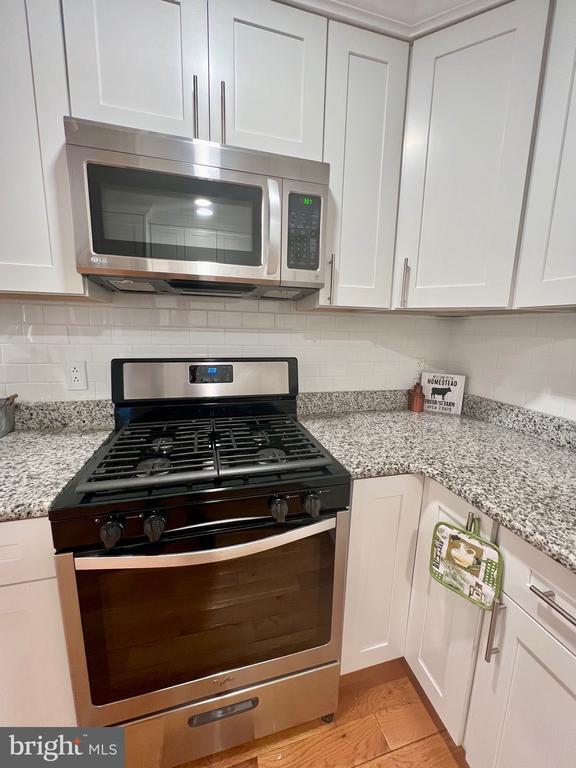 Building Photo - 5 Balamor Ln