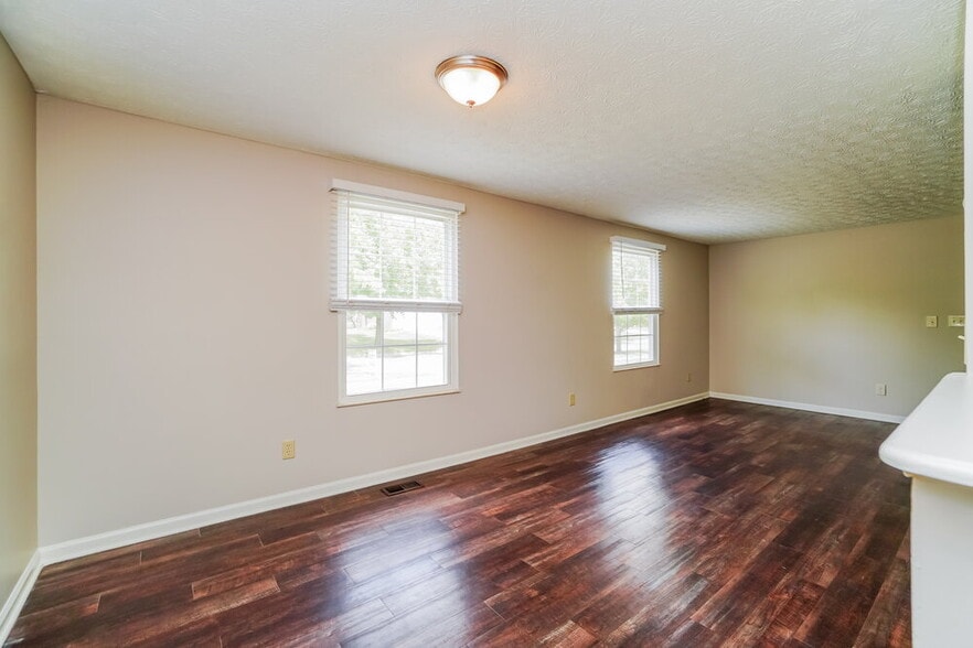 Building Photo - 4585 Marilyn St