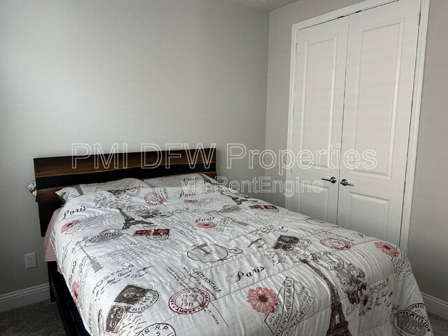 Building Photo - 2222 McMullin Dr