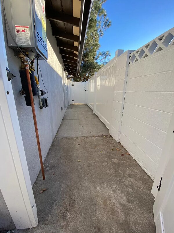 Building Photo - 22139 Strathern St