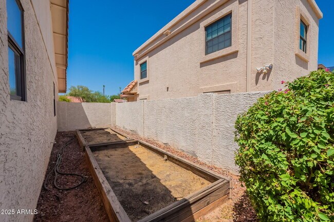 Building Photo - 3829 E Ahwatukee Dr