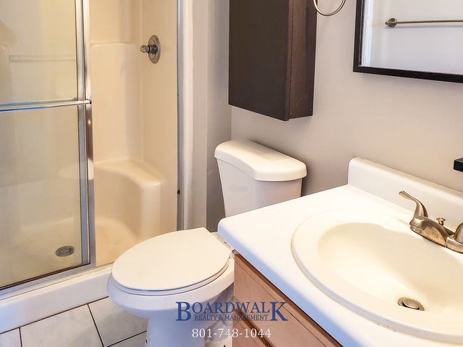 Building Photo - Incredible Townhome in WVC!