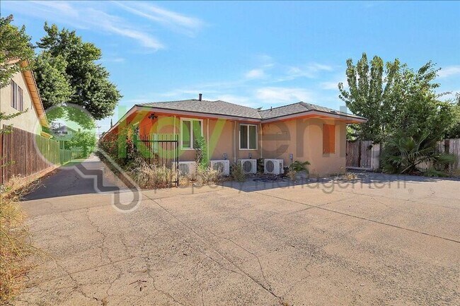 Building Photo - 4806 Yosemite Ave