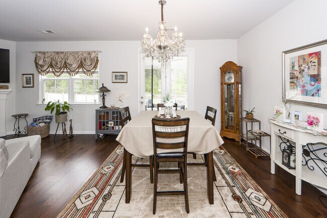 Building Photo - 4 Bedroom 2 Bath Home in French Quarter Creek - Huger