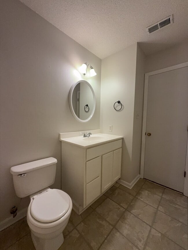 Building Photo - 109 Bridgewater Ct