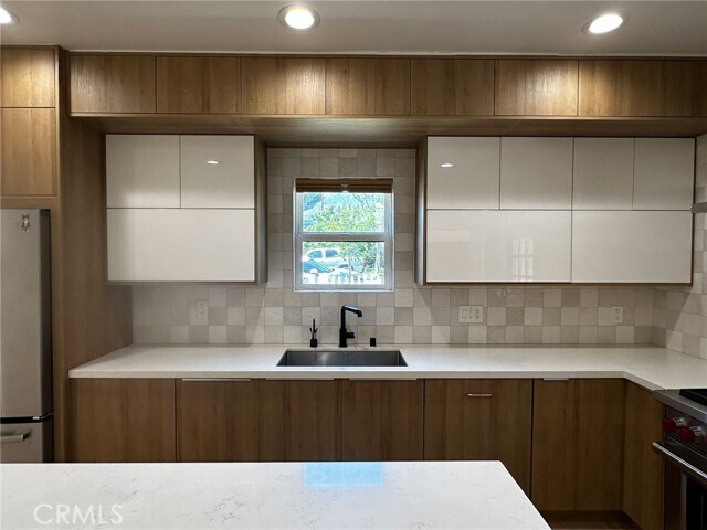 Building Photo - 448 Linwood Ave