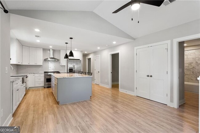 Building Photo - 2666 Davenport St