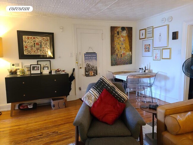 Building Photo - 118 Java St