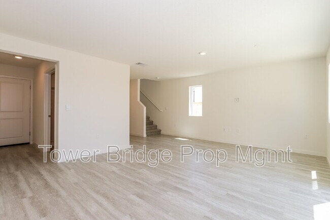 Building Photo - 2033 Stargate Dr