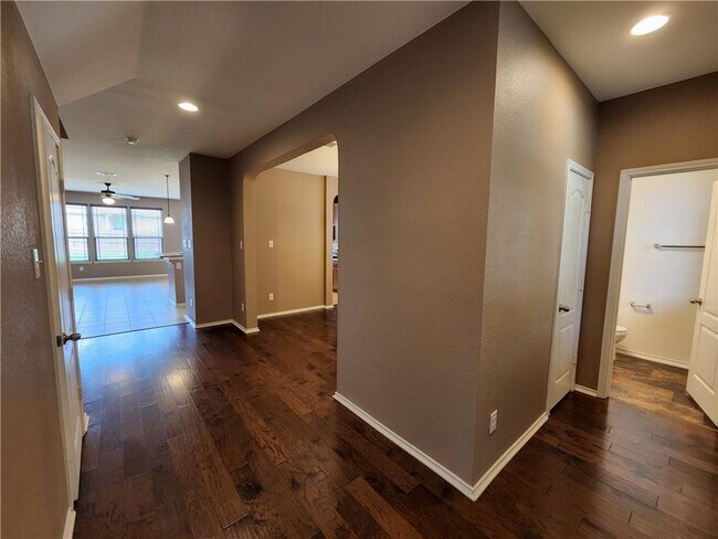 Building Photo - 222 Telluride Dr