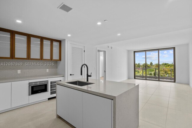 Building Photo - 2200 Brickell Ave