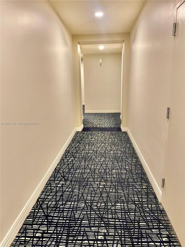 Building Photo - 1900 N Bayshore Dr