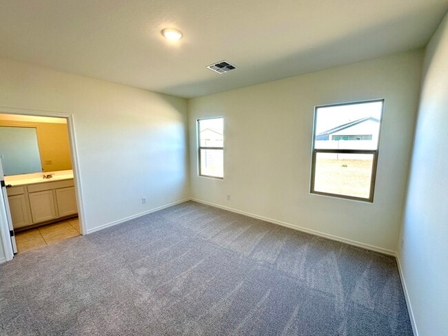 Building Photo - Beautiful new home in Bella Vista Farms, San Tan Valley! 9' ceilings, tile floors, granite counte...