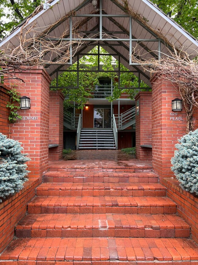 Building Photo - AMAZING LOCATION 2 Bed 1 Bath Condo of West Pearl In Boulder