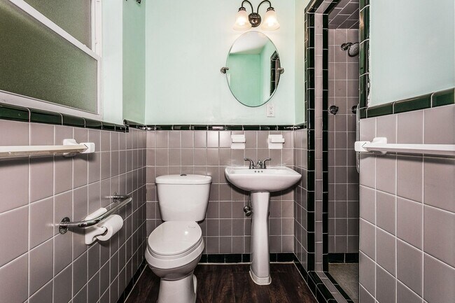 Building Photo - Gorgeous Home