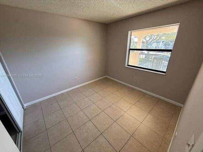 Building Photo - 831 NE 207th Ln