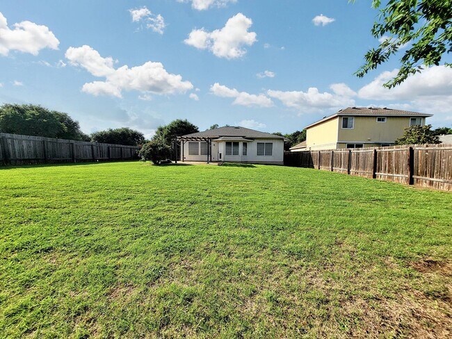 Building Photo - Charming 3BD/2BA Home with Spacious Backyard in Cedar Park