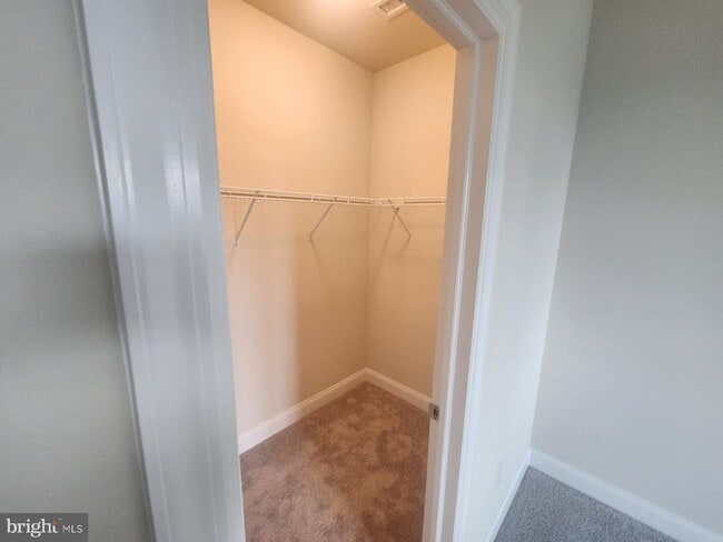 Building Photo - 328 Foxtail Ln