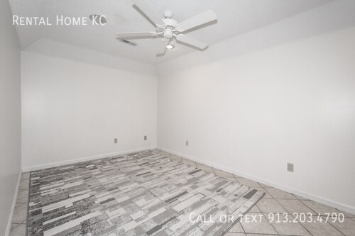 Building Photo - 15730 W Locust St