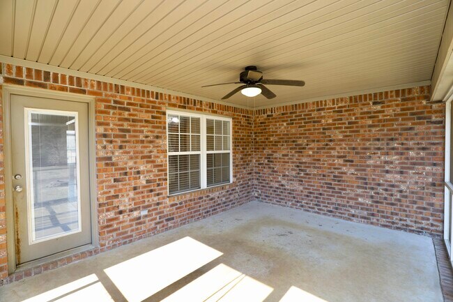 Building Photo - 3065 Temple Rd