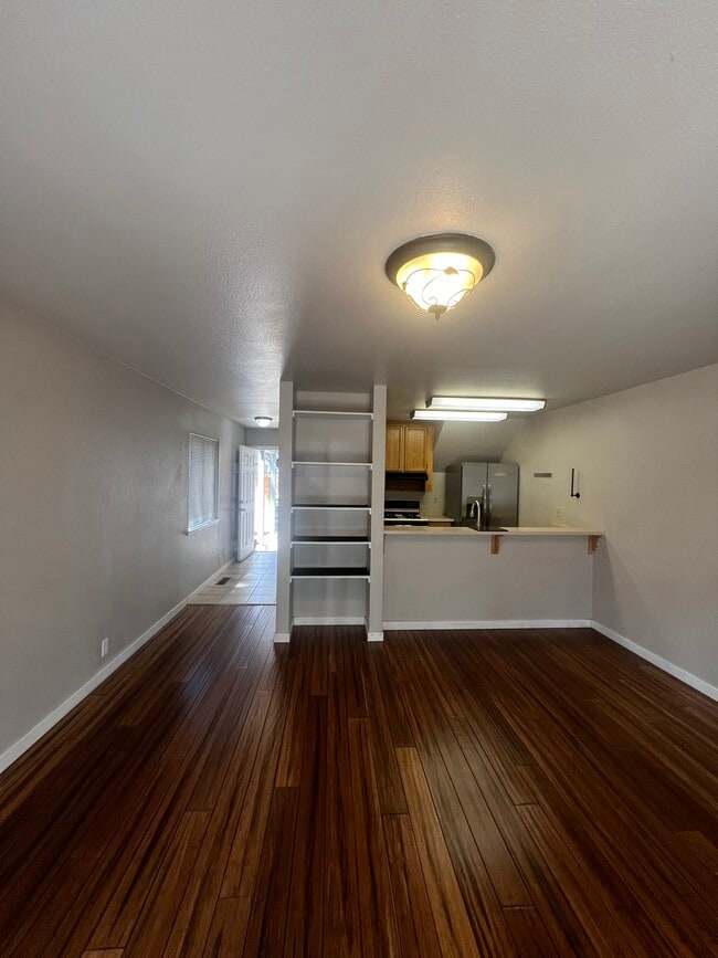 Building Photo - 3364 Treehaven Dr