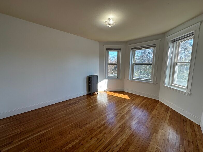 Building Photo - 20 Kilmarnock St