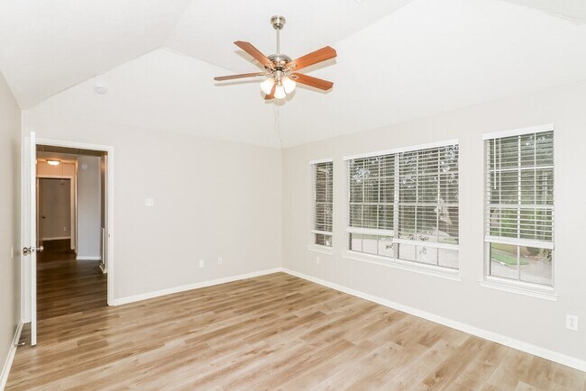 Building Photo - 15806 Mission Crest Ct