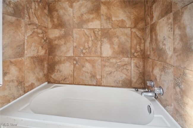 Building Photo - 1349 W 87th St