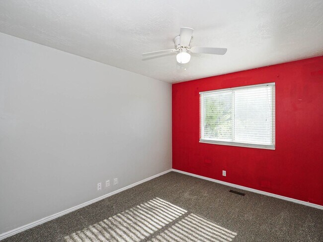 Building Photo - Beautiful House in West Jordan