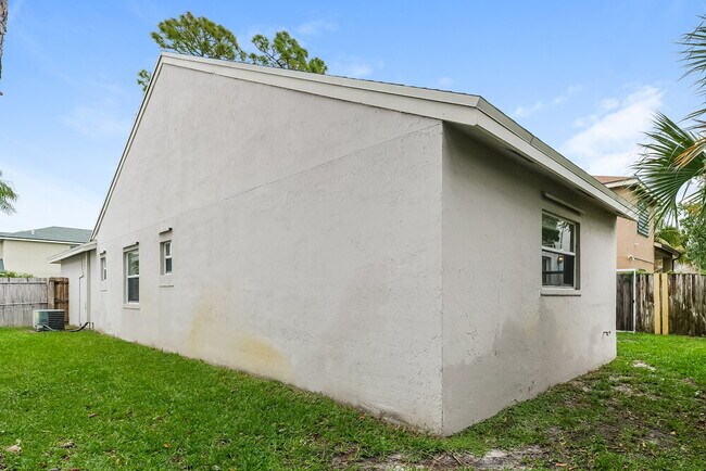 Building Photo - 180 Heatherwood Dr