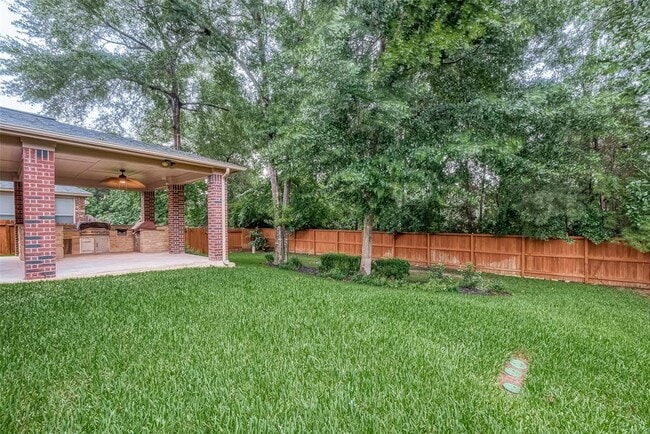 Building Photo - 1924 Honey Laurel Dr