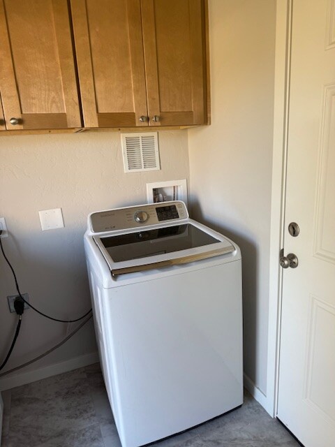 Building Photo - 1590 Hall Ave