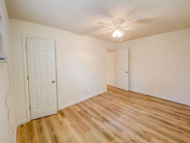 Building Photo - Beautiful 2 Bedroom in East Ridge, TN!