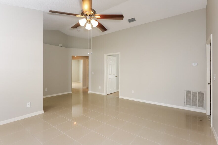 Building Photo - 3413 Palm Beach Dr