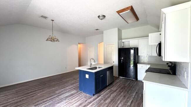 Building Photo - 6422 Diamond Rock Dr