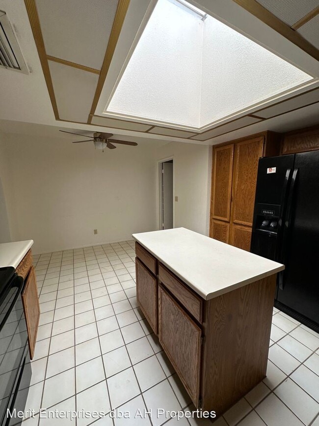 Building Photo - 3 br, 2 bath House - 7006 E JENSEN ST #2