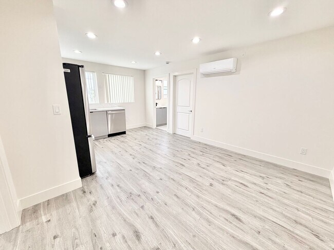 Building Photo - 138 W 93rd St