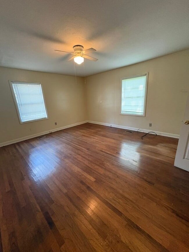 Building Photo - 271 Peachtree Cir