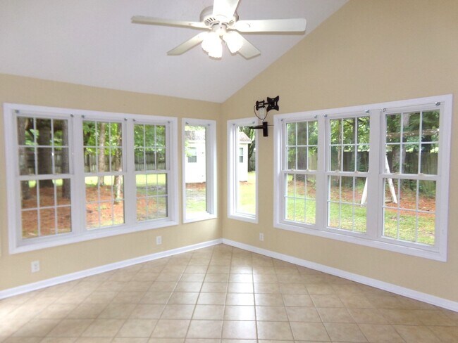 Building Photo - Beautiful 2 story home located on a cul-de-sac