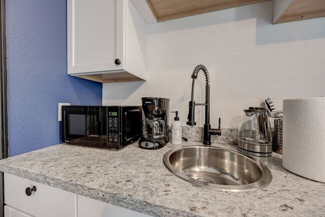 Building Photo - 1927 N Prospect Ave