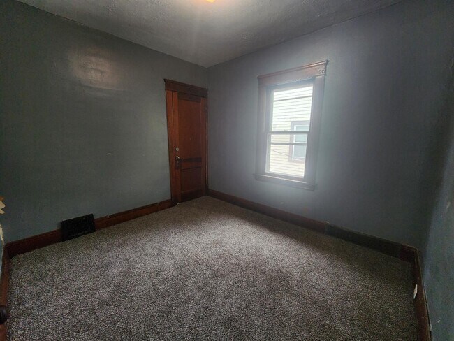 Building Photo - 11321 Parkview Ave