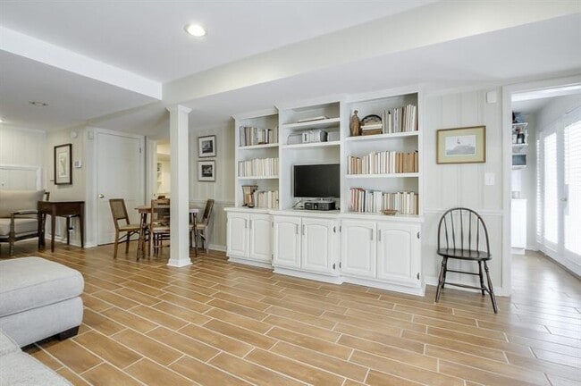 Building Photo - 42 Pine Lake Dr NW