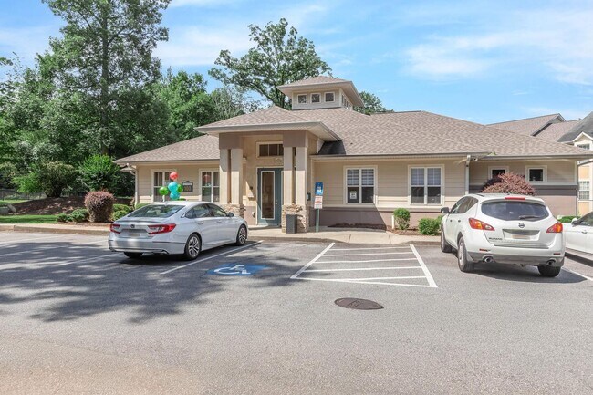 Building Photo - 2000 Austell Rd SW