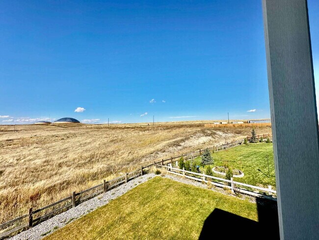 Building Photo - "Experience Spacious Living: 5-Bed, 3-Bath...