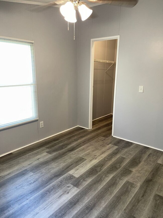 Building Photo - Renovated Home