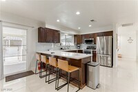 Building Photo - 2121 Rosanna St