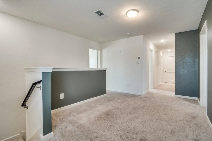 Building Photo - 731 Yorkshire Dr