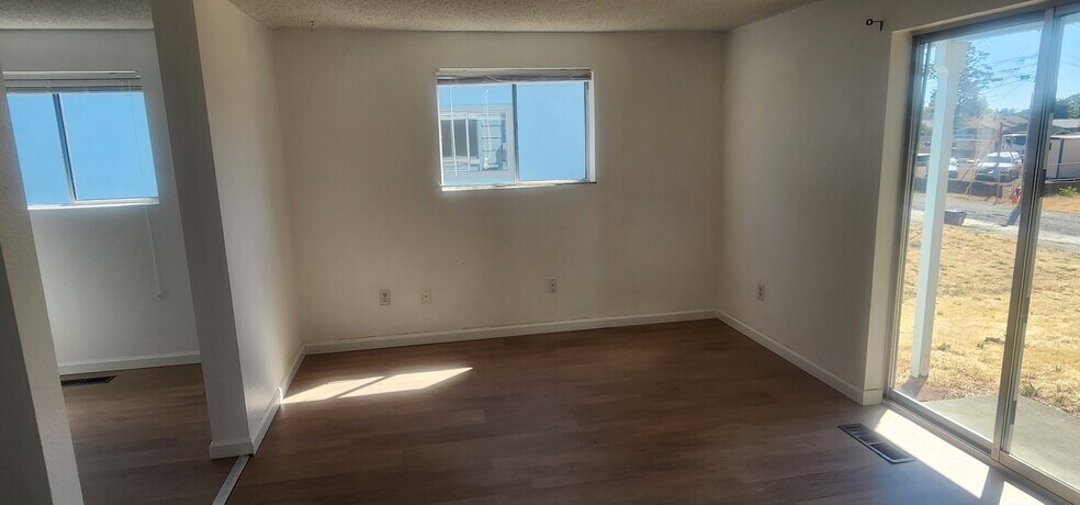 Bedroom - 4304 S Cedar St